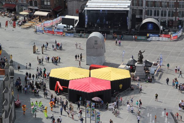 Mobilaser - Structure mobile sur la Grand place de Tournai (Belgique)