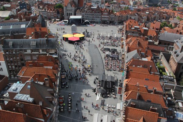 Mobilaser - Sur la Grand Place de Tournai en Belgique